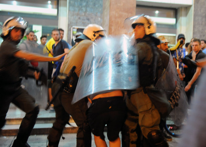 Επέμβαση των ΜΑΤ στον Σταθμό Λαρίσης του ΟΣΕ - εικόνα 5