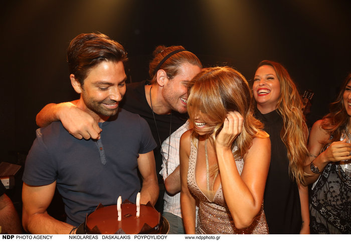 Έλλη Κοκκίνου- Γιώργος Μπόγρης: Το πρώτο δημόσιο φιλί πάνω στην πίστα!