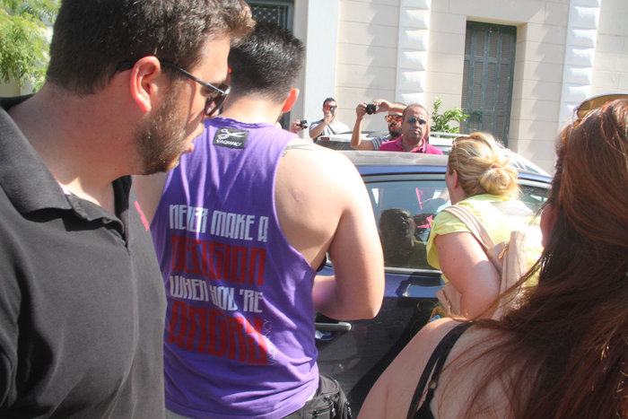 Ναύπλιο: Έβρισαν και προπηλάκισαν τη «μαύρη χήρα» έξω από τα δικαστήρια