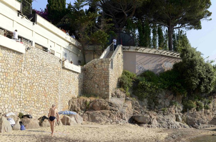 Εκδίωξαν τον Σαουδάραβα βασιλιά από την Κυανή Ακτή