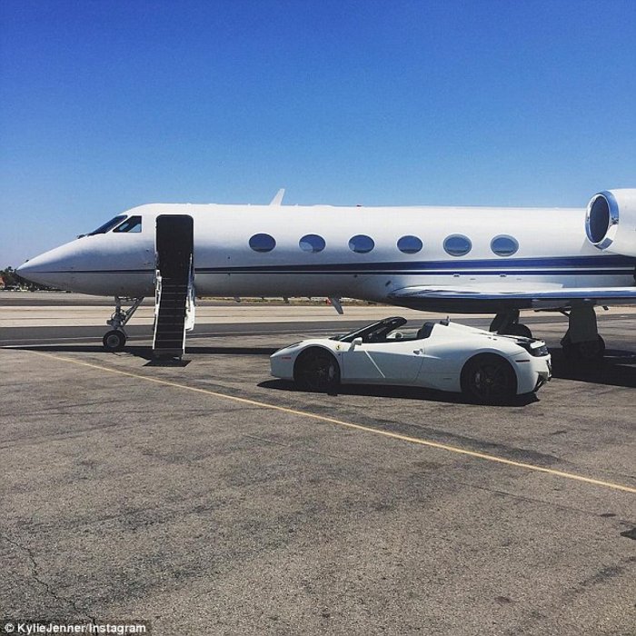 Η Κάιλι Τζενέρ έγινε 18 με Ferrari και ιδιωτικό τζετ! - εικόνα 8