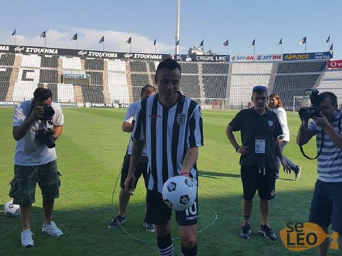 Ο Μπερμπάτοφ αποθεώθηκε κατά την άφιξη του στο γήπεδο του ΠΑΟΚ [Βίντεο] - εικόνα 3