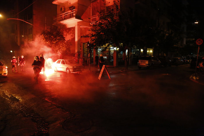 Εννέα συλλήψεις για τα επεισόδια στα Εξάρχεια [φωτο] - εικόνα 2