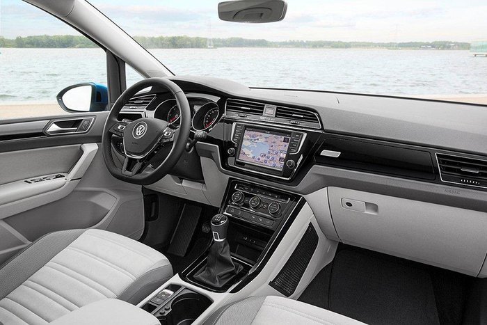 VW Touran: Ολοι οι καλοί χωράνε (και ας είναι και 7)! - εικόνα 2