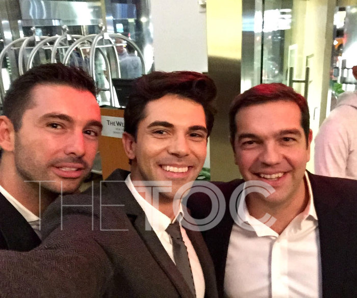 Οι selfies του Αλέξη Τσίπρα με τους δημοσιογράφους στη Νέα Υόρκη - εικόνα 3