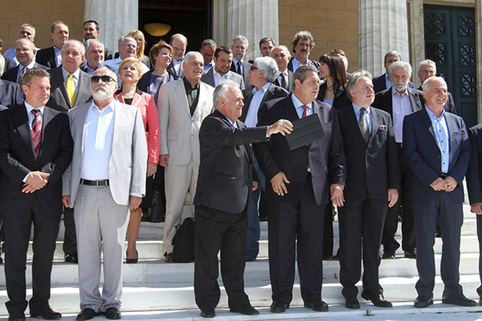 Κατρούγκαλος: Ο υπουργός που...ψηλώνει μόνος του - εικόνα 3