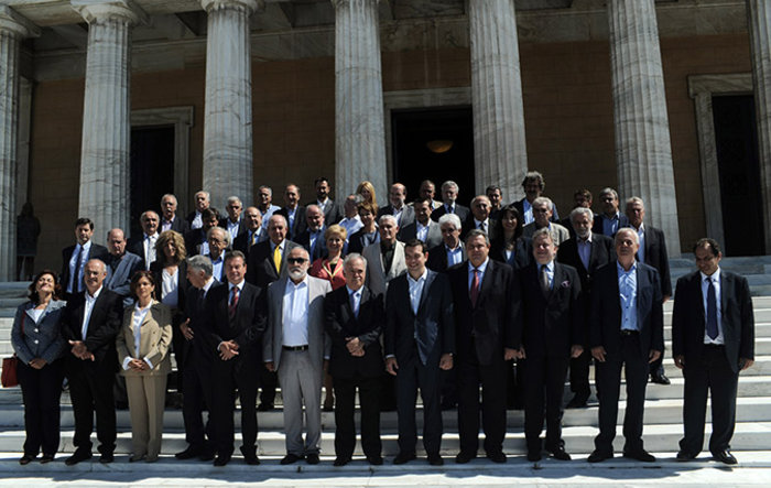 Κατρούγκαλος: Ο υπουργός που...ψηλώνει μόνος του - εικόνα 4