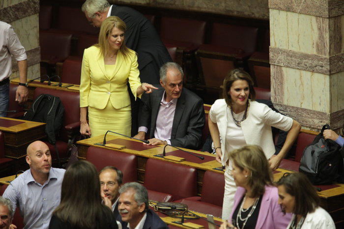 Γέλια και πειράγματα στα έδρανα της βουλής - εικόνα 4