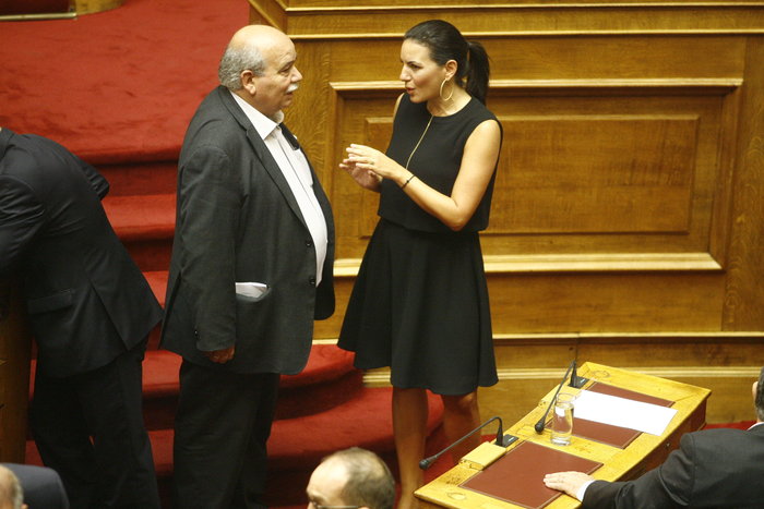 Γέλια και πειράγματα στα έδρανα της βουλής - εικόνα 6