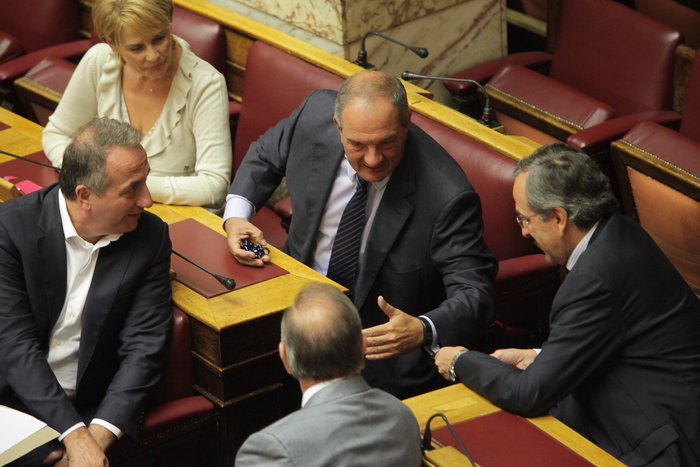Γέλια και πειράγματα στα έδρανα της βουλής - εικόνα 7