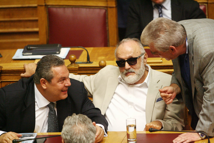 Γέλια και πειράγματα στα έδρανα της βουλής - εικόνα 9