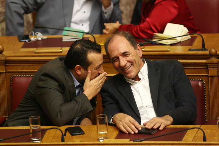 Γέλια και πειράγματα στα έδρανα της βουλής - εικόνα 2