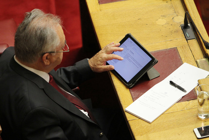 Τι έγραφε το email που διάβαζε ο Δραγασάκης στο τάμπλετ του - εικόνα 2