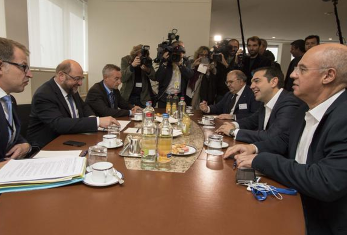 Τι είπαν Τσίπρας και Σούλτς στις Βρυξέλλες