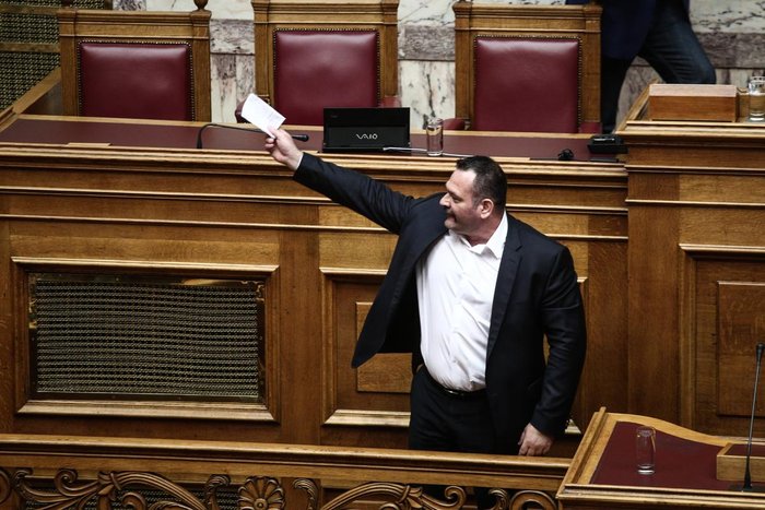 Παραλίγο στα χέρια Χρυσαυγίτες με βουλευτές του ΚΚΕ