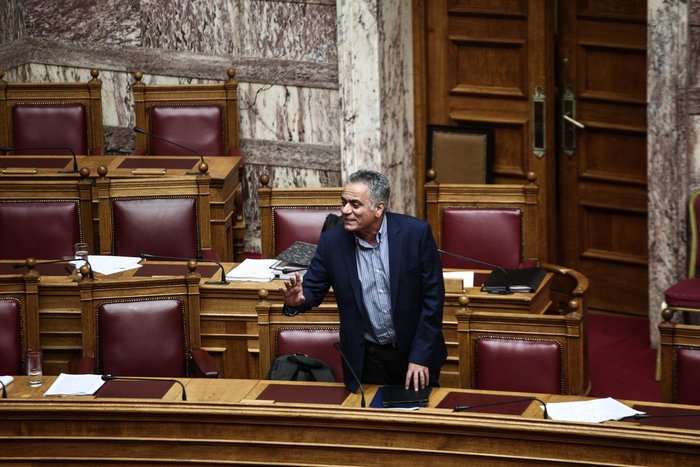 Παραλίγο στα χέρια Χρυσαυγίτες με βουλευτές του ΚΚΕ - εικόνα 2