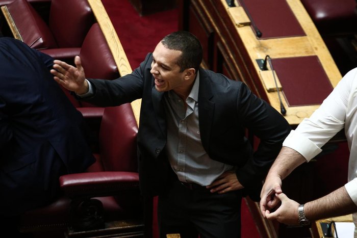 Παραλίγο στα χέρια Χρυσαυγίτες με βουλευτές του ΚΚΕ - εικόνα 4