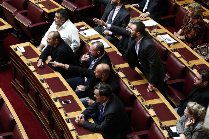 Παραλίγο στα χέρια Χρυσαυγίτες με βουλευτές του ΚΚΕ - εικόνα 8