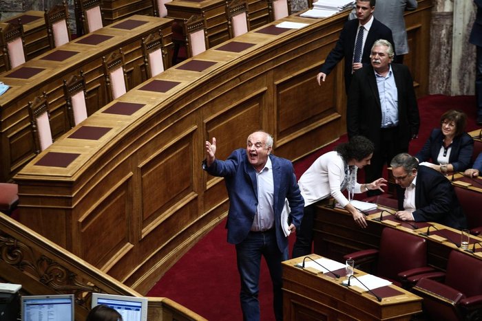 Παραλίγο στα χέρια Χρυσαυγίτες με βουλευτές του ΚΚΕ - εικόνα 11