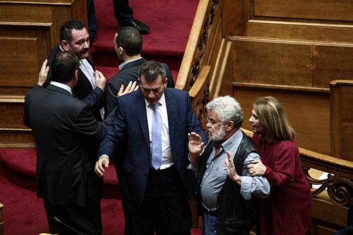 Παραλίγο στα χέρια Χρυσαυγίτες με βουλευτές του ΚΚΕ - εικόνα 16