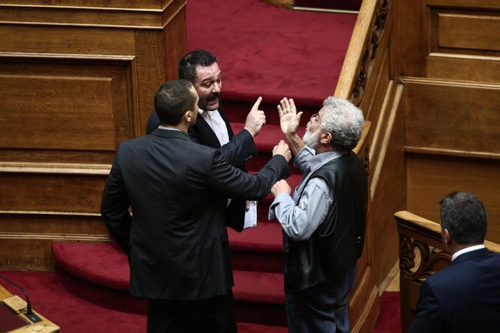 Παραλίγο στα χέρια Χρυσαυγίτες με βουλευτές του ΚΚΕ - εικόνα 18