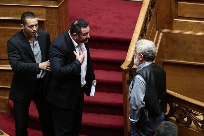 Παραλίγο στα χέρια Χρυσαυγίτες με βουλευτές του ΚΚΕ - εικόνα 19