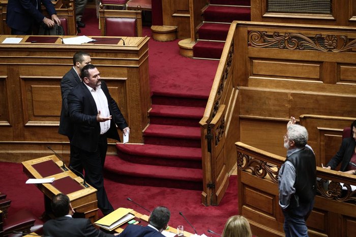 Παραλίγο στα χέρια Χρυσαυγίτες με βουλευτές του ΚΚΕ - εικόνα 20