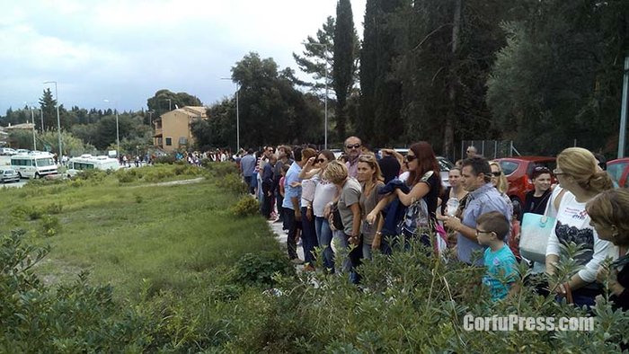 Κέρκυρα:Δεκάδες γονείς & παιδιά έζωσαν το νοσοκομείο ζητώντας γιατρούς - εικόνα 5