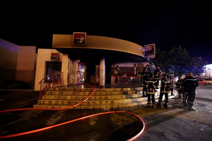 Κορσικανοί χούλιγκαν τα σπάνε μετά από αγώνα με την Παρί σεν Ζερμέν