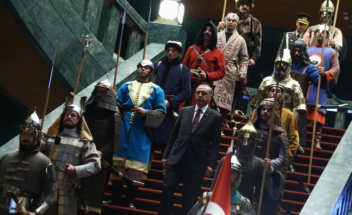 Πως ο Ερντογάν «την έφερε» στη Μέρκελ: χαμός με το χρυσό θρόνο