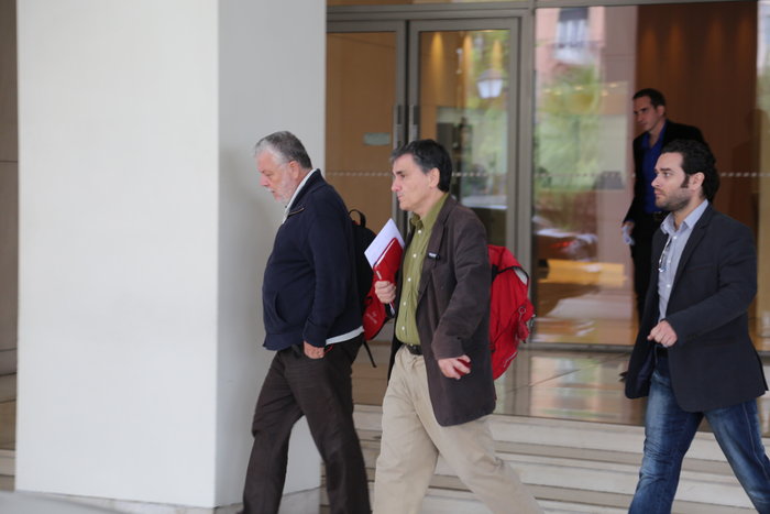 Πιέσεις για κόκκινα δάνεια,ασφαλιστικό και ισοδύναμα