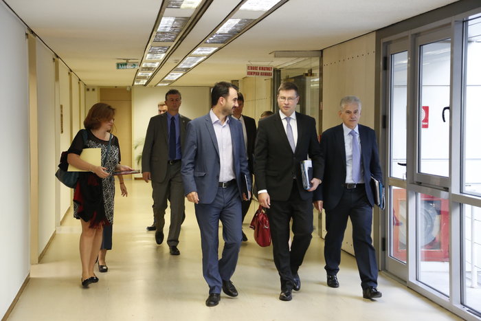 Βήμα προς επώδυνο συμβιβασμό για τα «κόκκινα δάνεια»