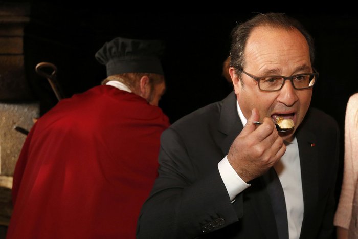 O Ολάντ δοκίμασε την ομελέτα που...σε κάνει πρόεδρο