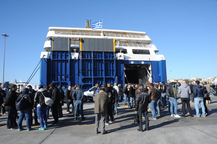 Δεμένα τα πλοία στα λιμάνια Δευτέρα και Τρίτη - εικόνα 3