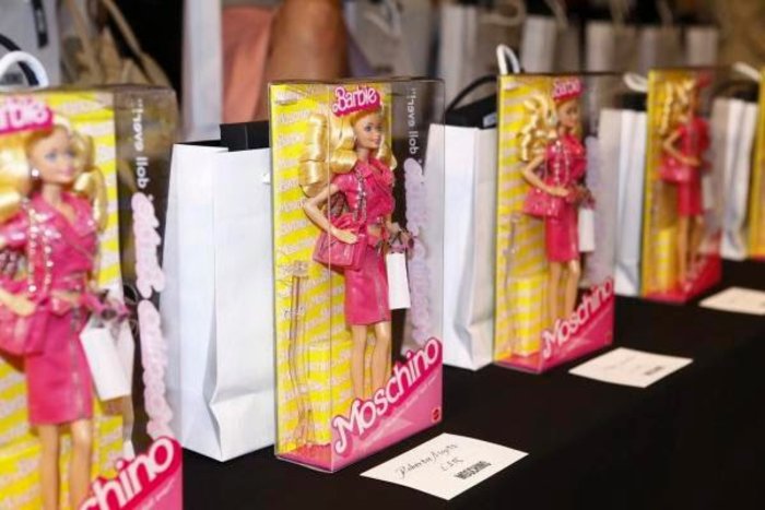 Ποια είναι η νέα μούσα του Moschino; Μα φυσικά η Barbie! - εικόνα 2