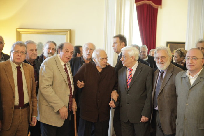 Δεύτερος από αριστερά Μ. Μανουσάκης, δίπλα του, Ν. Κούνδουρος, Πρ. Παυλόπουλος, Γιάννης Σμαραγδής