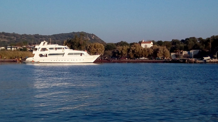 Vip μεταφορά προσφύγων στη Λέσβο με πολυτελή θαλαμηγό!