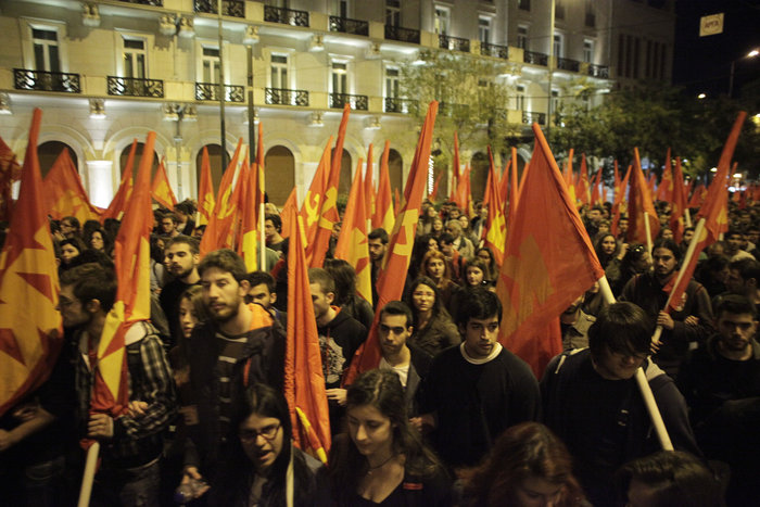 Επεισόδια στα Εξάρχεια μετά την ειρηνική πορεία (φωτό) - εικόνα 15