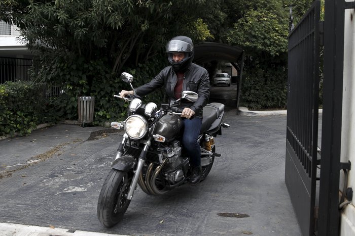 Συνέβη και αυτό: Κληρώνουν το πέτσινο τζάκετ του Γιάνη