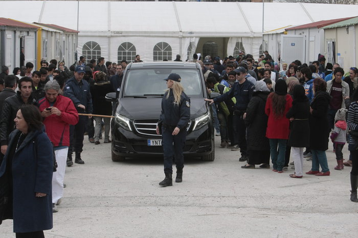 Αντζελίνα Τζολί: «Κι εγώ θα ήθελα να ήταν ανοικτά τα σύνορα» - εικόνα 24