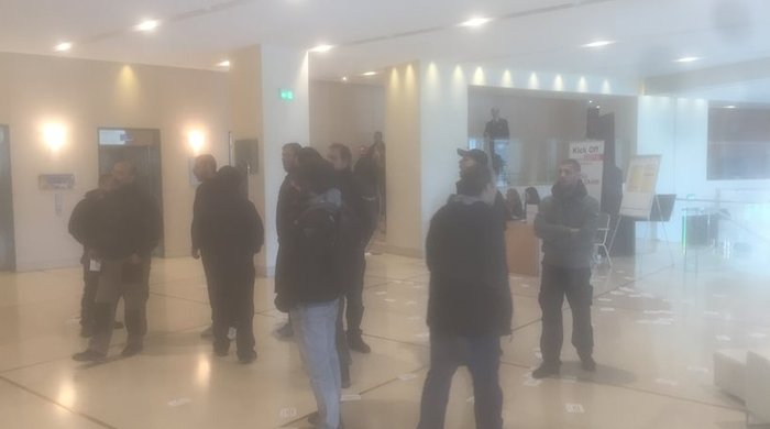 Εισβολή του «Ρουβίκωνα» για το κουαρτέτο στο Χίλτον - εικόνα 2