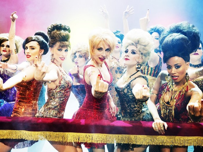 Η Σμαράγδα Καρύδη στον ρόλο της «Sweet Charity» στο θέατρο Badminton