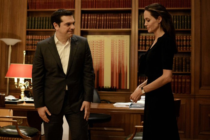 Η αμερικανική Vogue αποθεώνει το ντύσιμο της Τζολί στο Μαξίμου - εικόνα 7