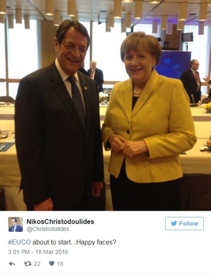 Χαρές Αναστασιάδη-Μέρκελ πριν δουν τον Νταβούτογλου: happy faces;