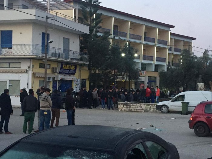 Χούλιγκαν διέλυσαν ξενοδοχείο & αυτοκίνητα στη Λευκάδα Φωτό - εικόνα 7