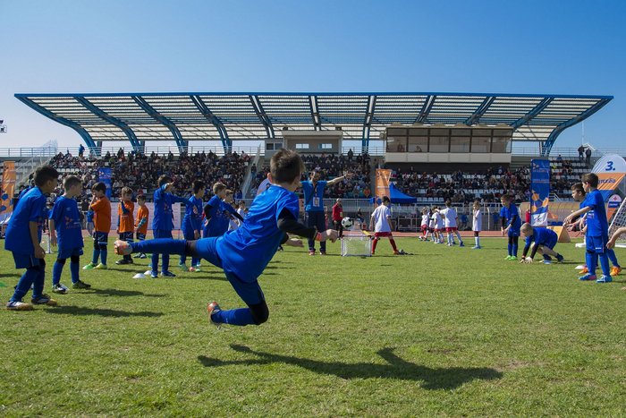 Παιχνίδια ποδοσφαιρικών δεξιοτήτων με τα παιδιά