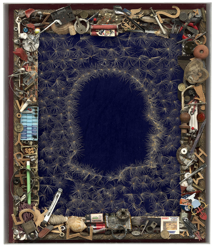 Λήδα Παπακωνσταντίνου, Πορτρέτο επιφανούς πατρός1999, βελούδο, κλέφτες, εργαστήριο, 63,5x53,5x6 εκ.