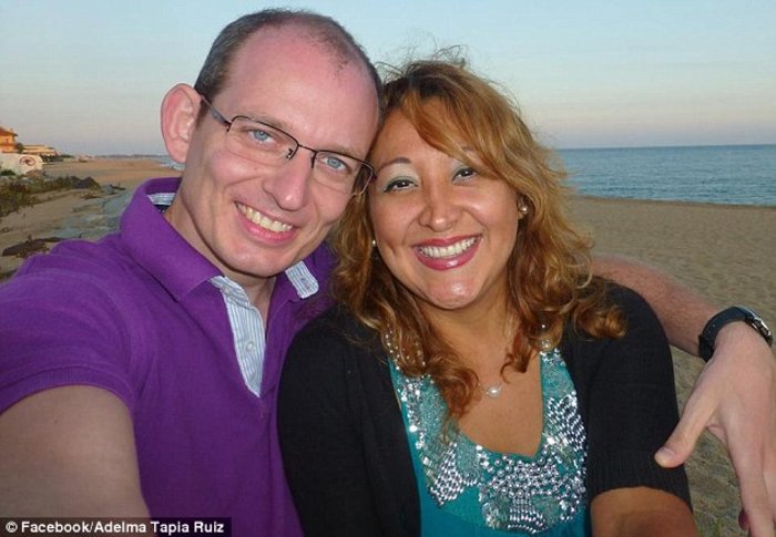 Δίδυμα κοριτσάκια επέζησαν της έκρηξης γιατί απομακρύνθηκαν για να παίξουν! - εικόνα 4