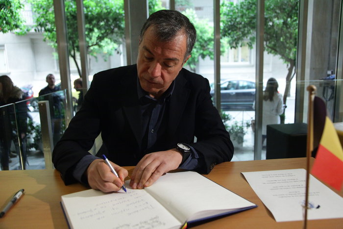 Στ. Θεοδωράκης:   Η μάχη είναι με ημιπαραφρονες όχι τους μουσουλμάνους