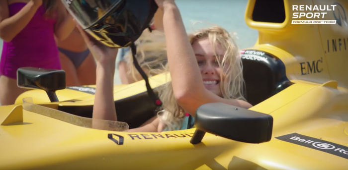 Η θεά με το μαγιώ και η Renault Sport F1